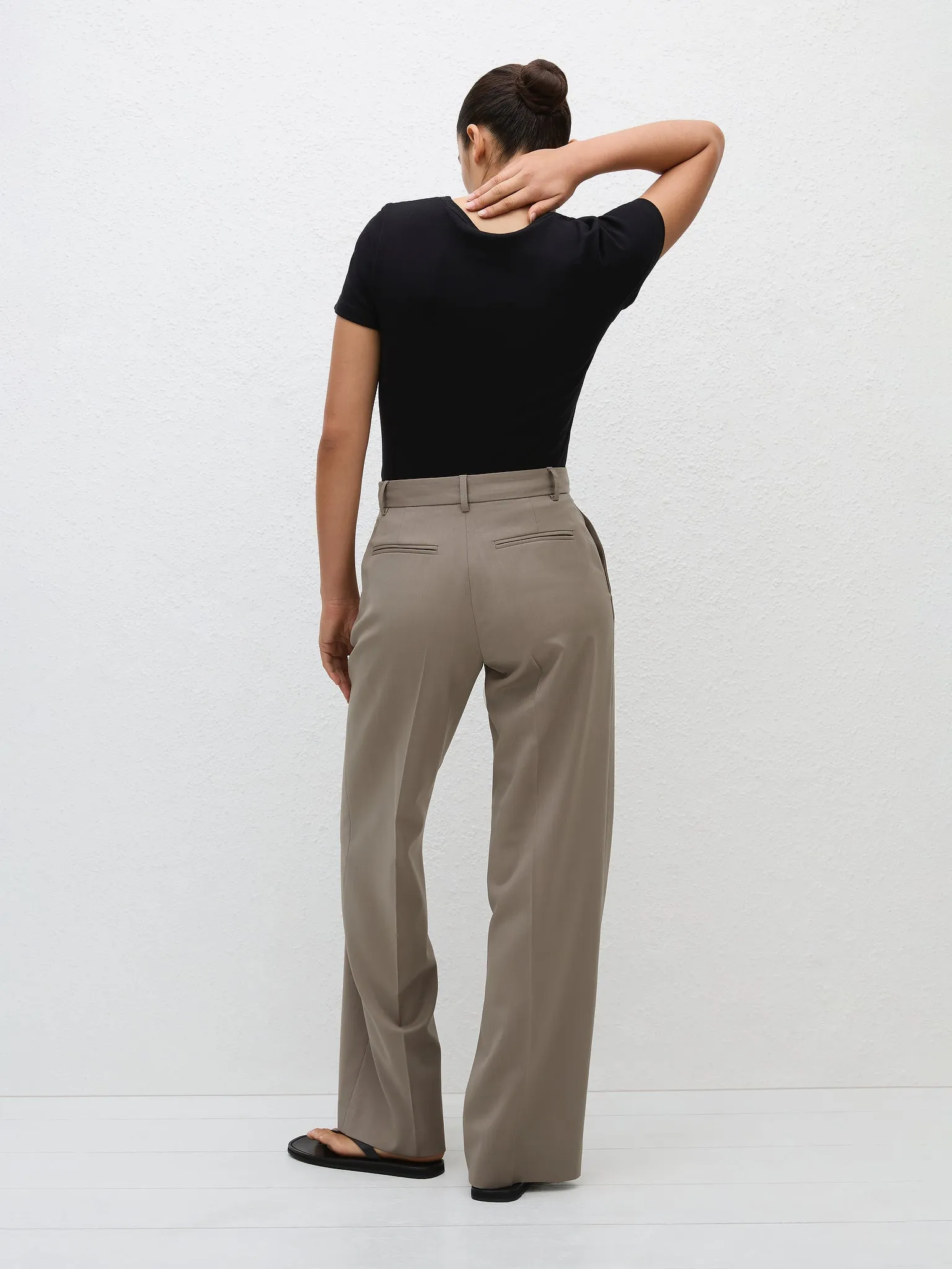 Matteau Relaxed Tailored Trouser Taupe