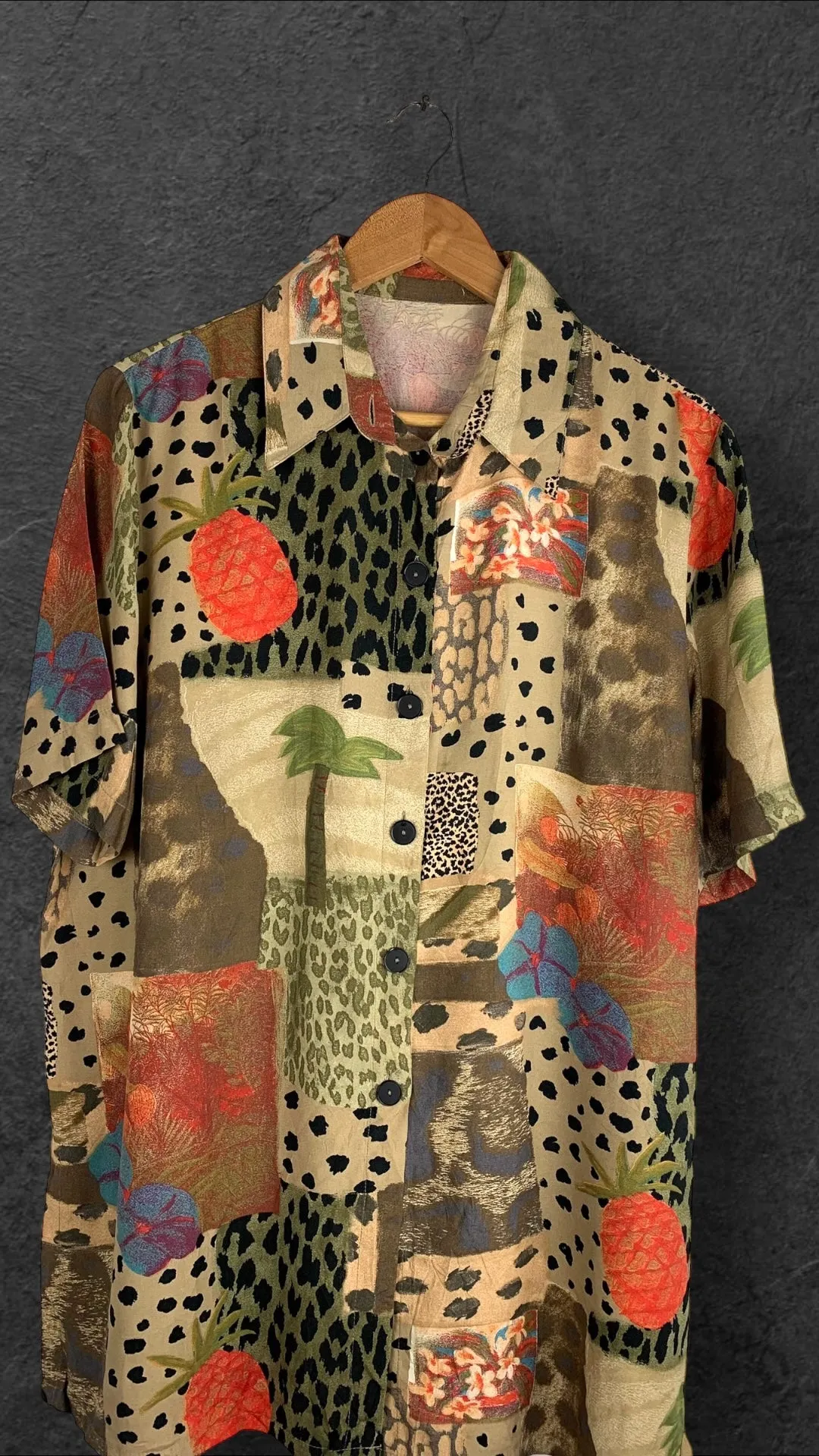 UNTAGGED BUTTON UP VINTAGE SHIRT