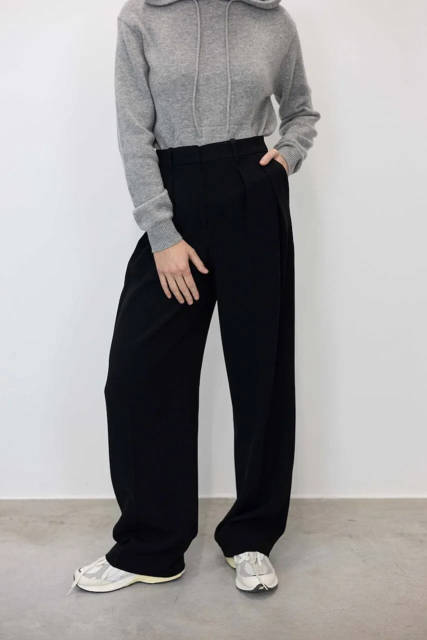 WIDE LEG PLEATED CREPE PANTS